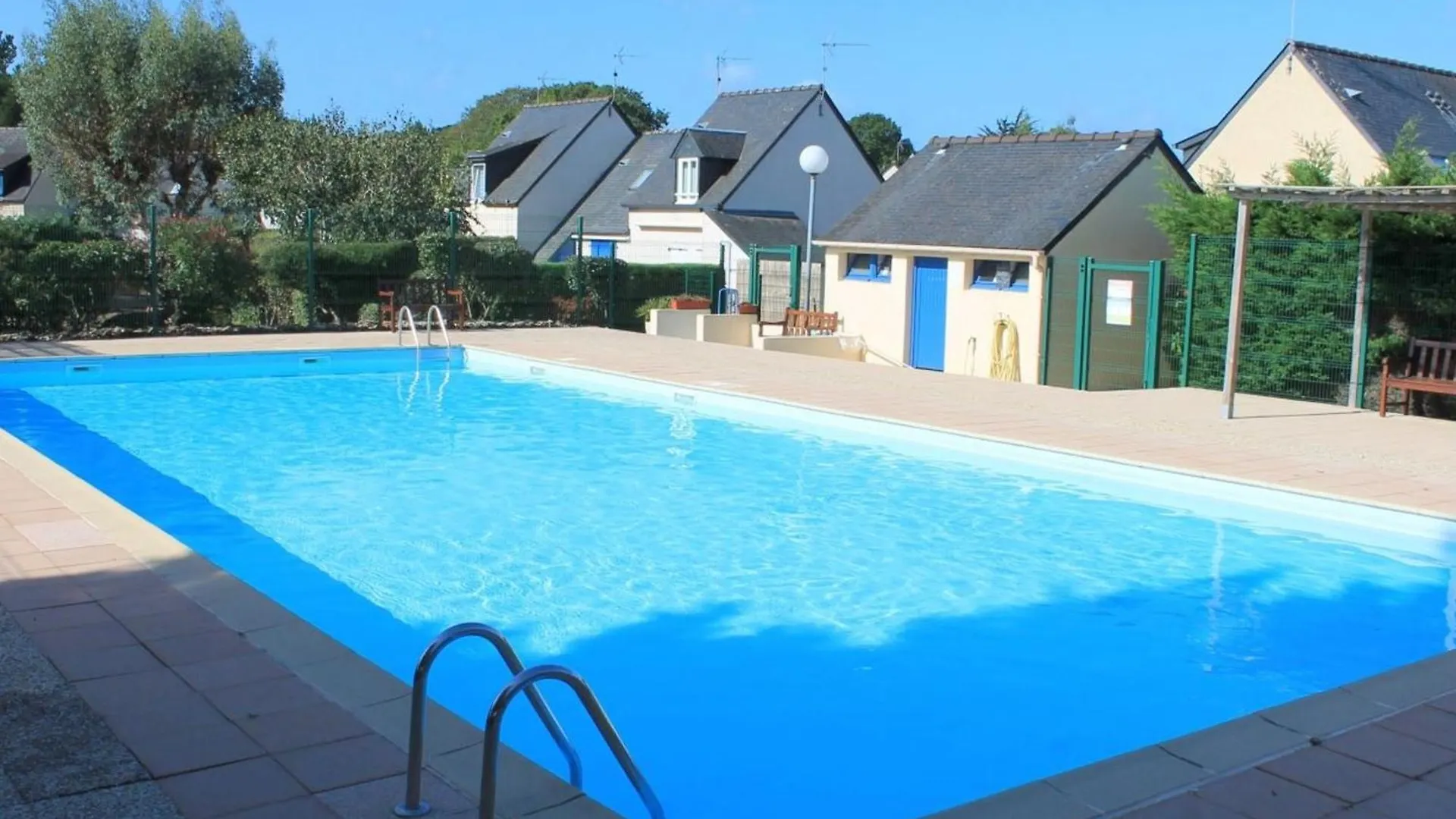 Дом отдыха Maison 5 Pers Avec Piscine Chauffee, Pres Plage Sarzeau - Fr-1-775-15